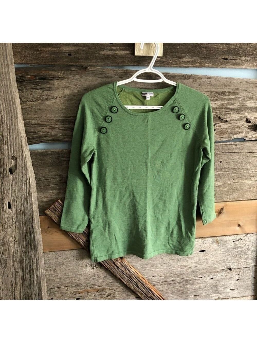 Point Zero size Med Green long sleeve top with button detail